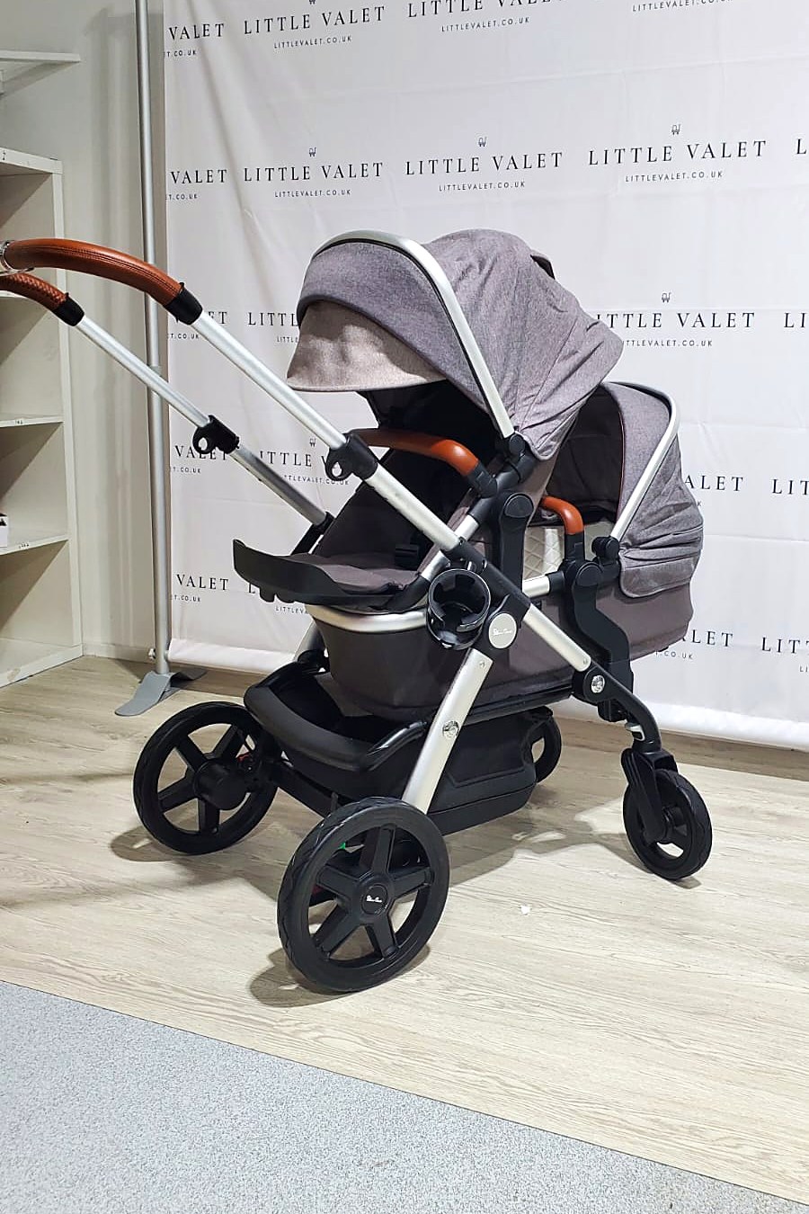 Silver Cross Wave with seat unit and carrycot fitted together